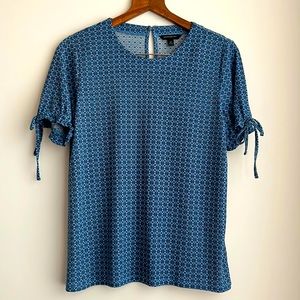 Banana Republic Blue White Kaleidoscope Short Sleeved Blouse